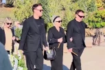 PRIZOR NA GROBLJU KOJI SLAMA SRCA: Keba sa porodicom u suzama stigao na sahranu KUMČETA (VIDEO)