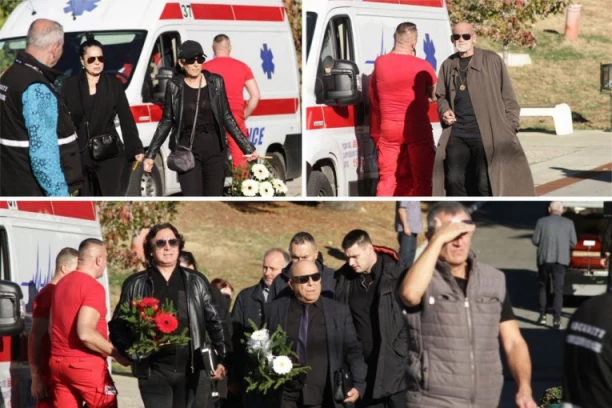HITNA POMOĆ STIGLA NA LEŠĆE! Majka i otac pokojnog Aleksandra Kodića JEDVA STOJE NA NOGAMA! (FOTO)