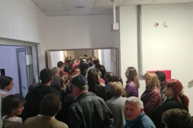 UBEDLJIVO NAJVEĆA IZLAZNOST U OVOM GRADU! Veliki broj birača i u Užicu do 10 sati!