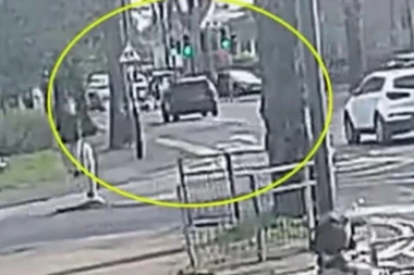 HRABRA MAJKA U POSLEDNJEM TRENU SPASILA ŽIVOT BEBI! Pijani vozač je oborio i ostavio da umre, svi mislili da je mrtva! JEZIV SNIMAK (VIDEO)