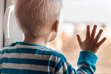 STRAVIČNO ZLOSTAVLJANJE DECE U VRTIĆU U RUMUNIJI! Vaspitačice decu štipale, šamarale, pretile i psovale! MEĐU ŽRTVAMA I AUTISTIČNI MALIŠANI!