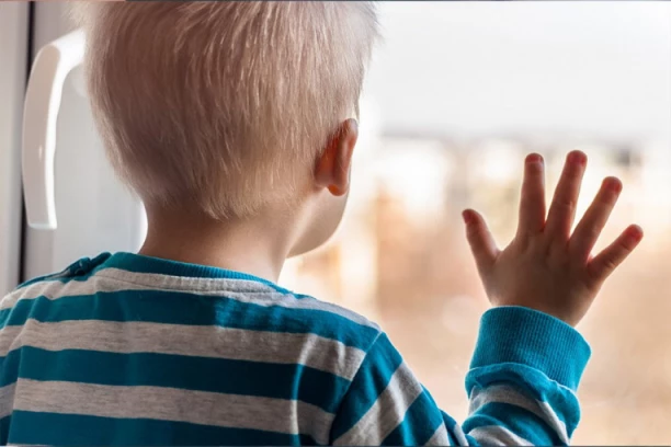 STRAVIČNO ZLOSTAVLJANJE DECE U VRTIĆU U RUMUNIJI! Vaspitačice decu štipale, šamarale, pretile i psovale! MEĐU ŽRTVAMA I AUTISTIČNI MALIŠANI!