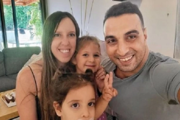 "NEĆU SLAVITI DOK POSLEDNJI TALAC NE BUDE PUŠTEN": Oglasio se Joni, Izraelac koji je 49 dana čekao oslobađanje svoje žene i dve čerkice