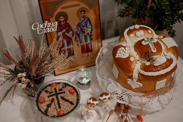 DANAS JE JEDNA OD NAJVEĆIH SRPSKIH SLAVA: Znate li gde treba gosti da sede i da li domaćin sve vreme mora da stoji?