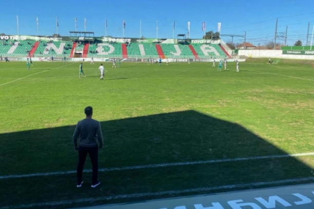 PORED TRIJUMFA, JEDAN DETALJ JE OBELEŽIO KUP DUEL U INĐIJI: Četiri laka komada domaćina ostala u senci debija supertalentovanog Dobrijevića! (FOTO)