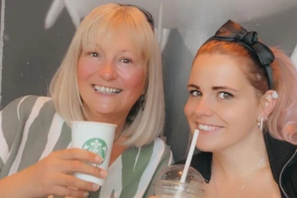 "MAMA MI GOVORI KAKO DA BUDEM INTIMNA SA MUŽEM": Hana (33) je i dalje NON-STOP pod njenom  kontrolom!