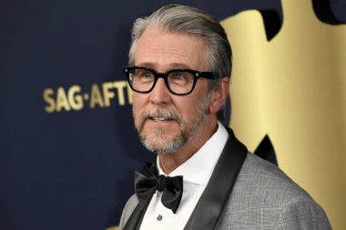 OGLASIO SE GLUMAC KOJI SE AUTOM ZAKUCAO U PICERIJU: Evo u kakvom je stanju nakon teške saobraćajke!