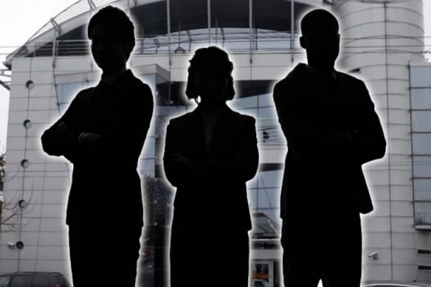 ELITNA TROJKA SA VODITELJIMA PINKA: Zgodna takmičarka RASKRINKANA, dečko će joj poludeti zbog ORGIJANJA!