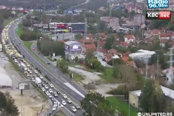 JUTARNJI ŠPIC U PUNOM JEKU! Ove deonice ZAOBIĐITE, automobili se jedva kreću! (FOTO)