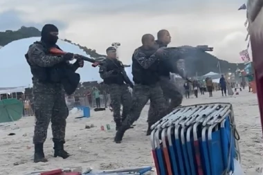 DUGIM CEVIMA NA NAVIJAČE PRED MEČ NA MARAKANI: Policija pucala i bacala šok bombe