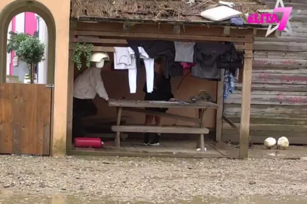 ADAM ĐOGANI UHVAĆEN NA DELU! Nova prevara u Eliti, ima DEVOJKU, a flertuje sa cimerkom!