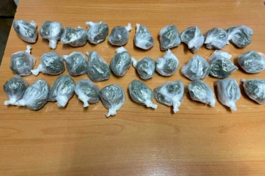 POLICIJA PRONAŠLA 32 PAKETIĆA DROGE: Uhapšen mladić (23) iz Niša!