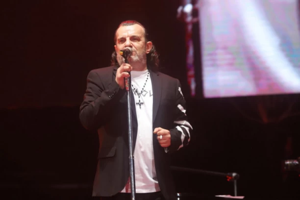 LUKAS "POPIO ISPALU" U CIRIHU! Koncert mu se ZAVRŠIO pre nego što je POČEO, pevač BESAN!