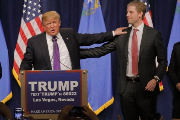 OTAC U BELOJ KUĆI, A SIN OKRUŽEN DŽAKOVIMA KEŠA: Evo koliko se obogatio Erik Tramp otkako je tata Donald predsednik! PA, NEVEROVATNO!