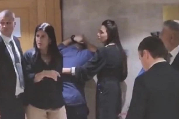 VRIŠTALI, PLAKALI I PADALI U NESVEST: Objavljen nepoznat snimak iz parlamenta Izraela, političari videli SNIMKE MASAKRA i ovako su reagovali!