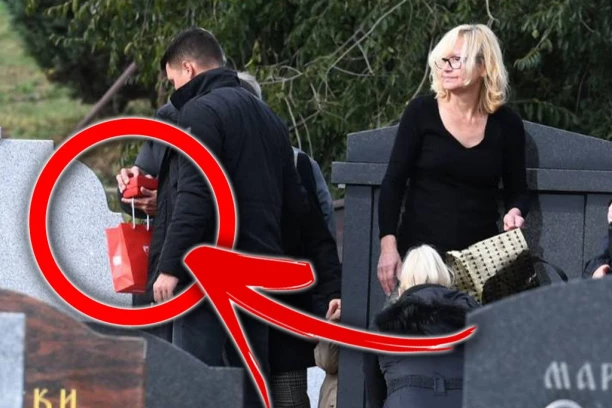 NA GROBU ALEKSANDRA KODIĆA SE POJAVIO OVAJ DETALJ: Tera suze na oči, a otkriva ISTINU o njegovom životu!