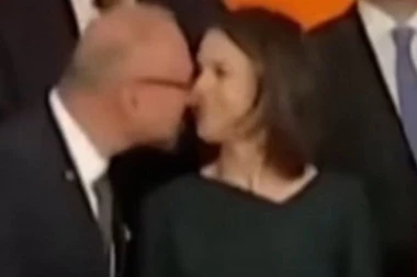 NASILNO I SEKSISTIČKI! Španska poslanica ZGROŽENA pokušajem Hrvata da POLJUBI nemačku koleginicu! MINISTAR NA STUBU SRAMA