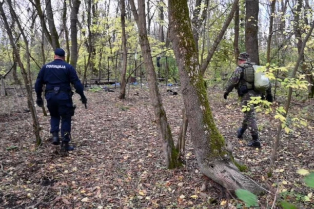 JOŠ JEDNA AKCIJA MUP-A: Pronađeno 77 migranata, municija i oprema za krijumčarenje, uhapšena organizovana grupa