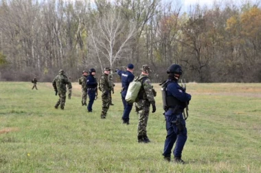 PRONAĐENO 267 IREGULARNIH MIGRANATA: Policija u ova četiri grada sprovela veliku akciju suzbijanja migracija! (FOTO)
