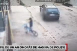 POJAVIO SE UZNEMIRUJUĆI SNIMAK KADA POLICIJSKI AUTO GAZI DETE(1): Majka se baca na telo deteta, POTRESNO (VIDEO)