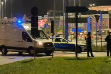 ODMAH JE ISKLJUČEN IZ SAOBRAĆAJA: Vozač u Nemačkoj zaustavljen na putu, policija zanemela od PRIZORA U KOMBIJU!