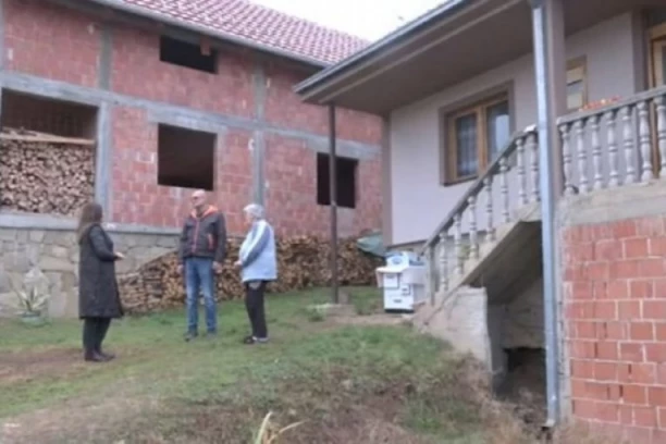 RATKI I ZORANU SU ALBANCI IZREŠETALI KUĆU: Radmila (80) primorana je da RADI, sve što ima zapaljeno joj je!