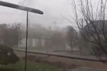 VETAR SRUŠIO POLA KUĆE ZA SEKUND! Oluja nosi sve pred sobom (VIDEO)