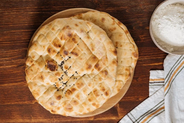 RECEPT ZA SOMUN, HRSKAV I PUN RUPICA: Treba vam samo PET SASTOJAKA za domaće pecivo neodoljivog ukusa