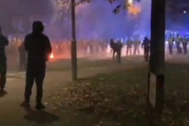 NASILJE I HAOS! Mladi napali POLICIJU molotovljevim koktelima tokom "Noći lomače"