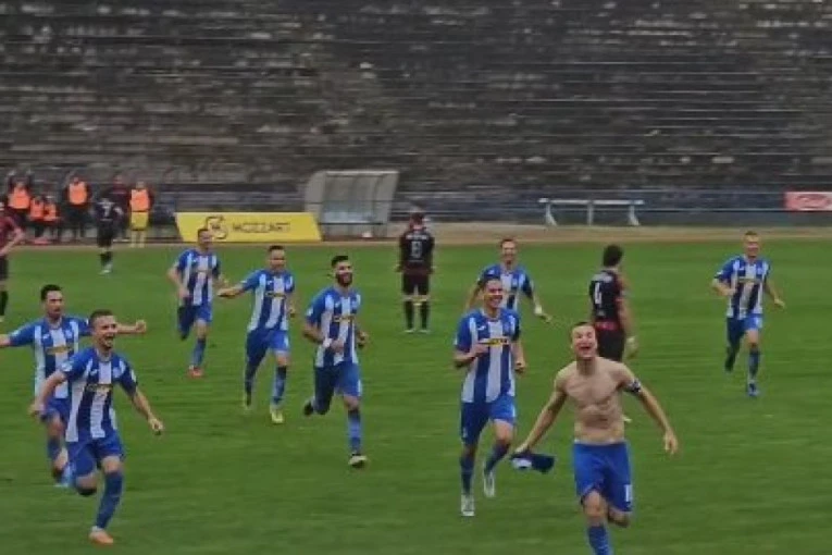 BOMBA SA GOTOVO POLA TERENA: Dvominutni blickrig dovoljan za preokret i trijumf! Da li je ovo najlepši pogodak viđen na srpskim terenima u 2023. godini? (VIDEO)