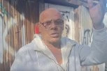 DEKA TRAGIČNO NASTRADALOG DEČAKA OČAJAN, NE MOŽE DA DOĐE SEBI! Majka neutešno jeca u pozadini - Železnik zavijen u CRNO! (VIDEO)