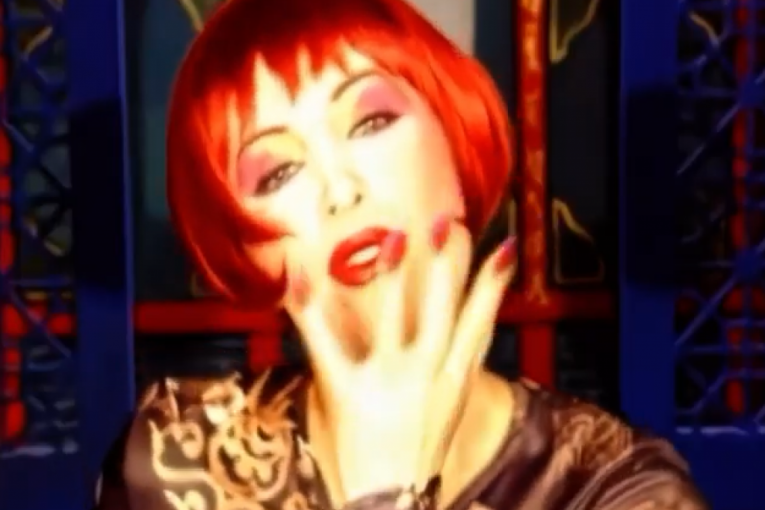 Dragana Mirković pored perike nosila i sočiva u boji