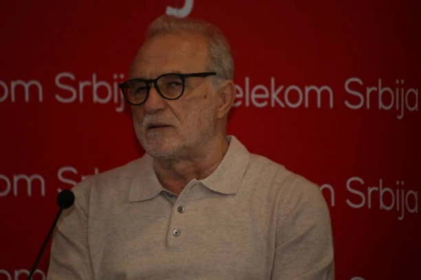 DOKLE VIŠE MALTRETIRANJE? Blokaderi se iživljavaju ispod terase Lazara Ristovskog! (VIDEO)