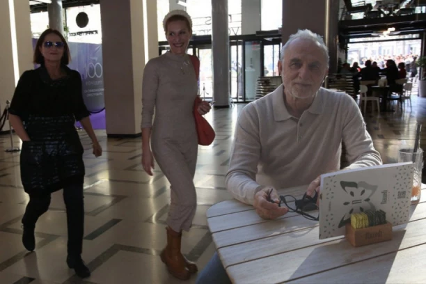 LAZAR I DANICA UHVAĆENI ZAJEDNO NAKON RAZVODA: Prvi put u javnosti, evo u kakvom su sada odnosu!