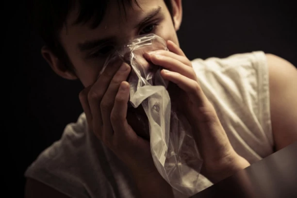 ŽUTA NAJLON KESA KRUŽI OD USTA DO USTA: Jeziv trend beogradskih đaka, zbog OVE droge osvanuli na hirurgiji!