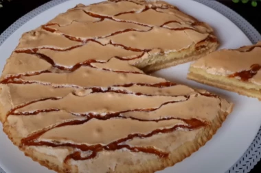 UZMITE DVE JABUKE I NAPRAVITE OVAJ DESERT ZA PET MINUTA: Sprema se mnogo lakše nego što izgleda, uživaćete! (FOTO)