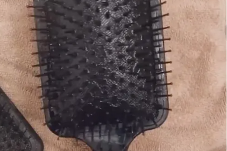 Ovako izgleda čista četka nakon pola sata 