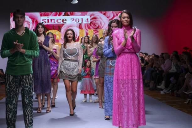 RAZNOLIKOST MODNIH TENDENCIJA DRUGE VEČERI FASHION SELECTIONA (FOTO)