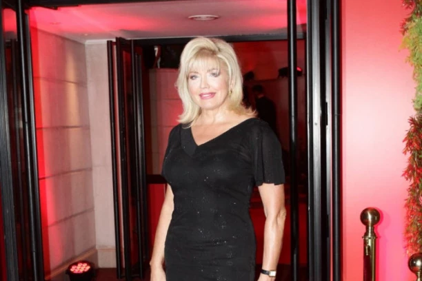 TRANSFORMACIJA SUZANE MANČIĆ: Voditeljka otišla pod nož, pa se pohvalila NOVIM IZGLEDOM! (FOTO)