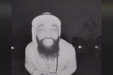 BRUTALNO JE OSTAVIO DEVOJKU I RUGAO JOJ SE NA VRATIMA NJENE KUĆE: Usledio je preokret kakvom se niko nije nadao! (VIDEO)