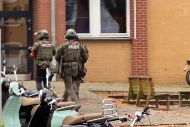 OGLASILA SE POLICIJA U HAMBURGU: Dobijamo pozive i iz okolnih škola...