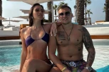 KARIĆ U AKCIJI SA DEVOJKOM: Procurila intimna fotografija iz bazena! (FOTO)
