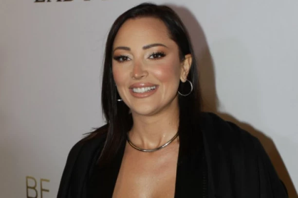 PRIJA U PROVOKATIVNOM DONJEM VEŠU: Prošetala bih kao MODEL, ali me Živojinovići nisu pitali! (VIDEO)