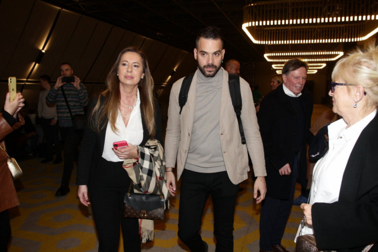 Filip Živojinović sa majkom