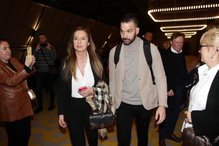 Filip Živojinović sa majkom