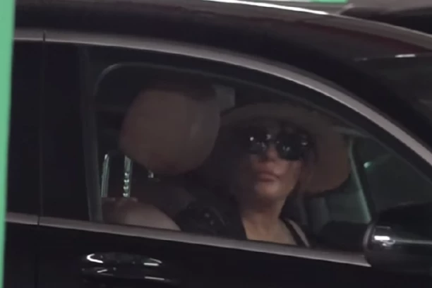 ANA NIKOLIĆ VOZI U SUPROTNOM SMERU: Kamera sve zabeležila, ćerka joj bila u automobilu!