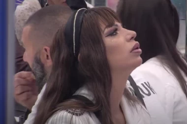 MILJANA NE SME DA KROČI U PORODIČNU KUĆU: Slomila se u programu uživo, kroz GORKE SUZE priznala sve što su joj Marija i Siniša govorili!