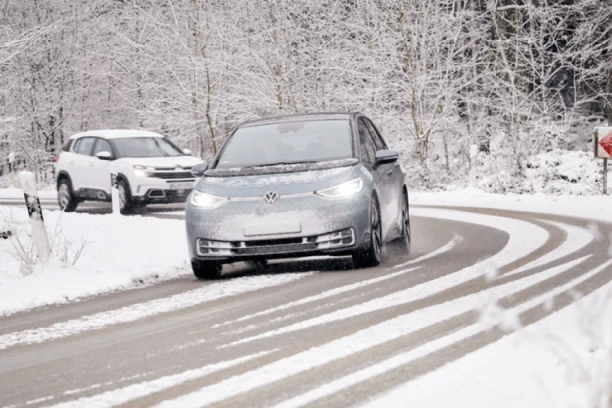 VOZAČI, NIGDE BEZ ZIMSKE OPREME! Važan apel i zbog OVE pojave!