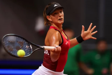 GREŠKAMA U PORAZ! Teniserke Srbije izgubile od Rumunije!