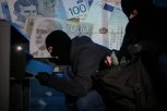 TUŽILAŠTVO ISTRAŽUJE RADNIKA OBEZBEĐENJA: Iz sefa ukrao 702.000 dinara!